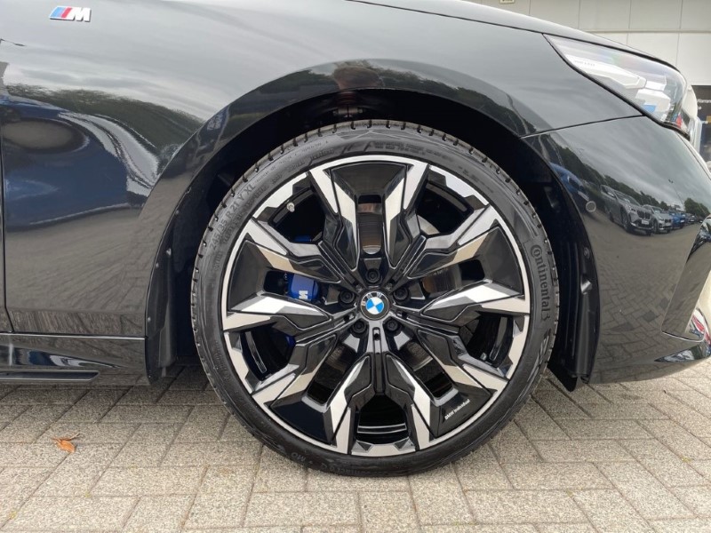 2025 (74) BMW 5 SERIES 520i M Sport 4dr Auto 3392074