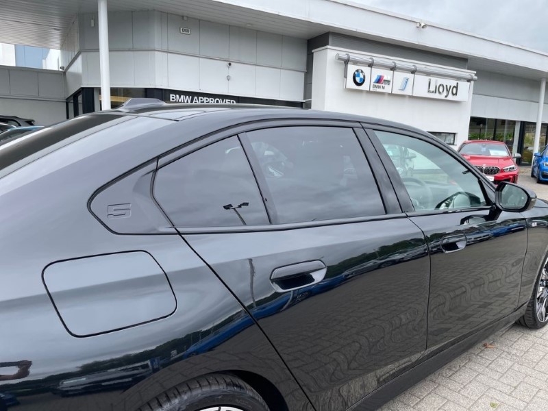 2025 (74) BMW 5 SERIES 520i M Sport 4dr Auto 3392111