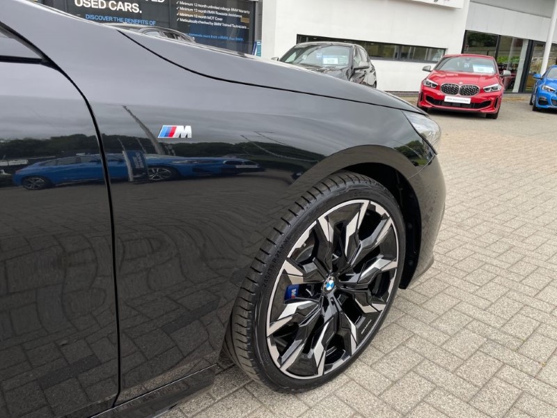 2025 (74) BMW 5 SERIES 520i M Sport 4dr Auto 3392109