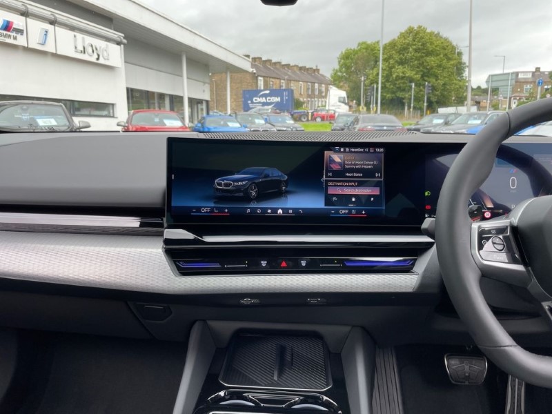 2025 (74) BMW 5 SERIES 520i M Sport 4dr Auto 3392068