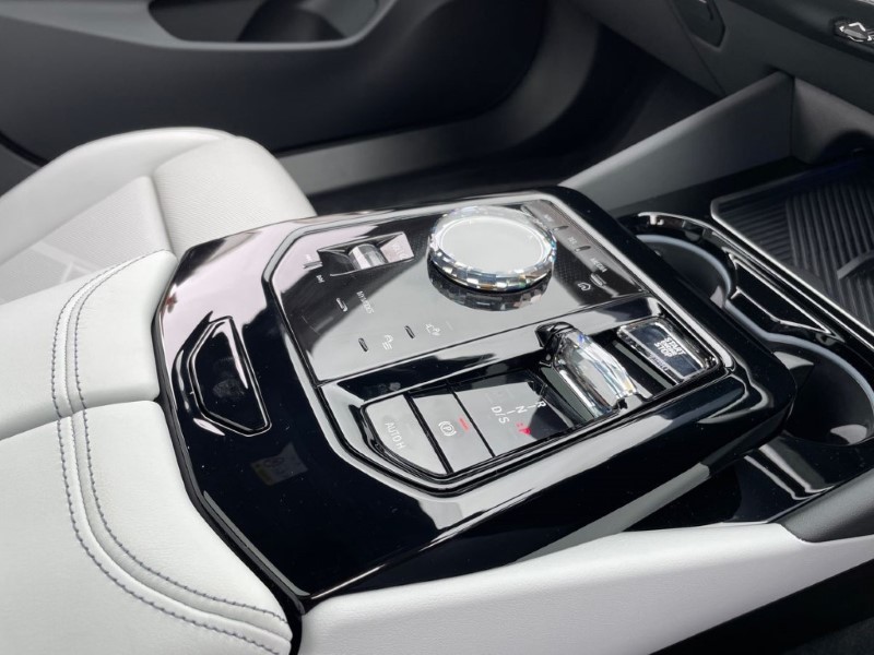 2025 (74) BMW 5 SERIES 520i M Sport 4dr Auto 3392070