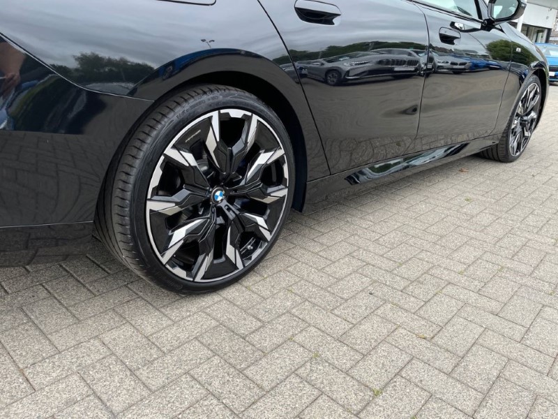 2025 (74) BMW 5 SERIES 520i M Sport 4dr Auto 3392108