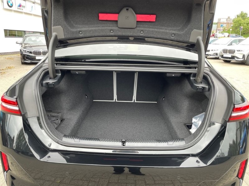 2025 (74) BMW 5 SERIES 520i M Sport 4dr Auto 3392073