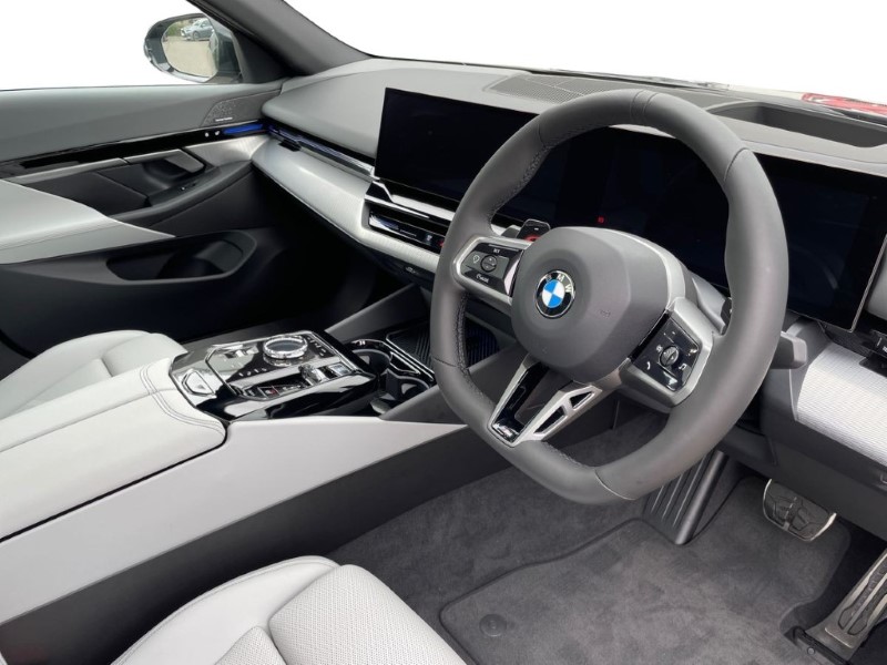 2025 (74) BMW 5 SERIES 520i M Sport 4dr Auto 3392066