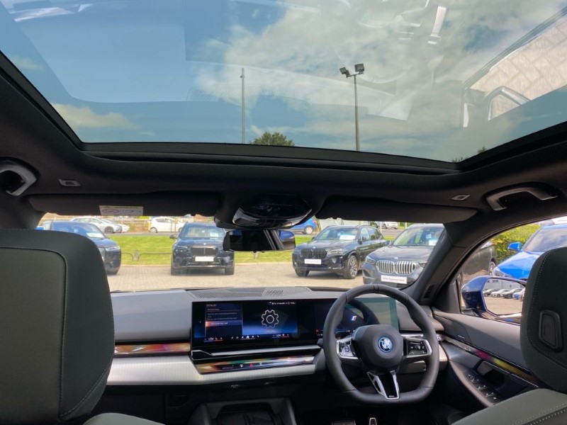 2025 (25) BMW I5 250kW eDrive40 M Sport 84kWh 4dr Auto [Tech PLUS/22kW] 3631284