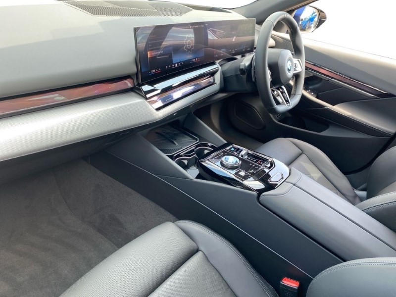 2025 (25) BMW I5 250kW eDrive40 M Sport 84kWh 4dr Auto [Tech PLUS/22kW] 3631270
