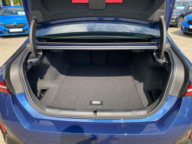 2025 (25) BMW I5 250kW eDrive40 M Sport 84kWh 4dr Auto [Tech PLUS/22kW] 3631276