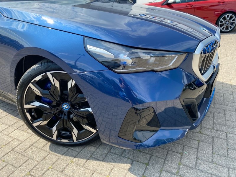 2025 (25) BMW I5 250kW eDrive40 M Sport 84kWh 4dr Auto [Tech PLUS/22kW] 3631306