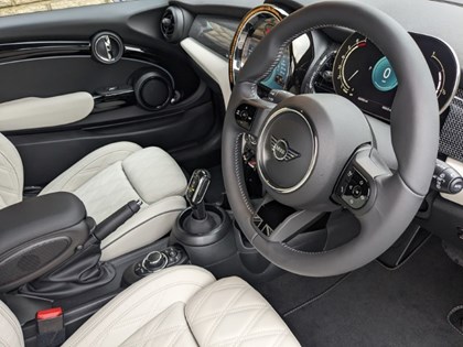  MINI HATCHBACK 1.5 Cooper Exclusive Premium 3dr Auto