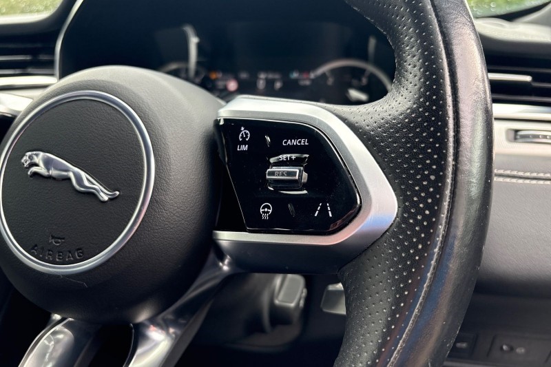 2021 (71) JAGUAR F-PACE 2.0 D200 R-Dynamic S 5dr Auto AWD 4686063