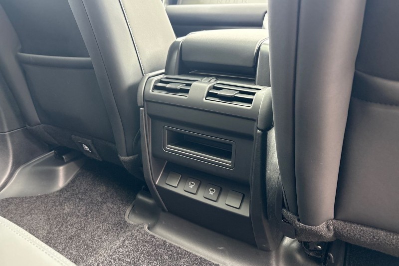 2025 (75) LAND ROVER DEFENDER 3.0 D250 X-Dynamic SE 110 5dr Auto 5209010