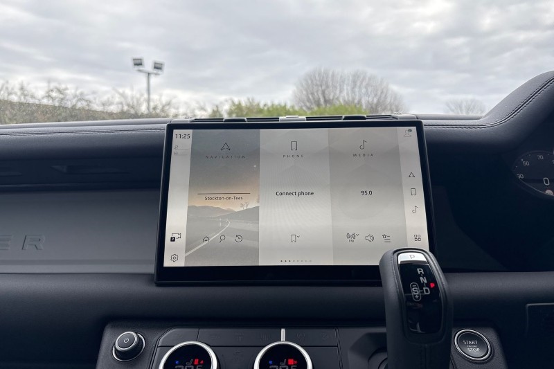 2025 (75) LAND ROVER DEFENDER 3.0 D250 X-Dynamic SE 110 5dr Auto 5209006