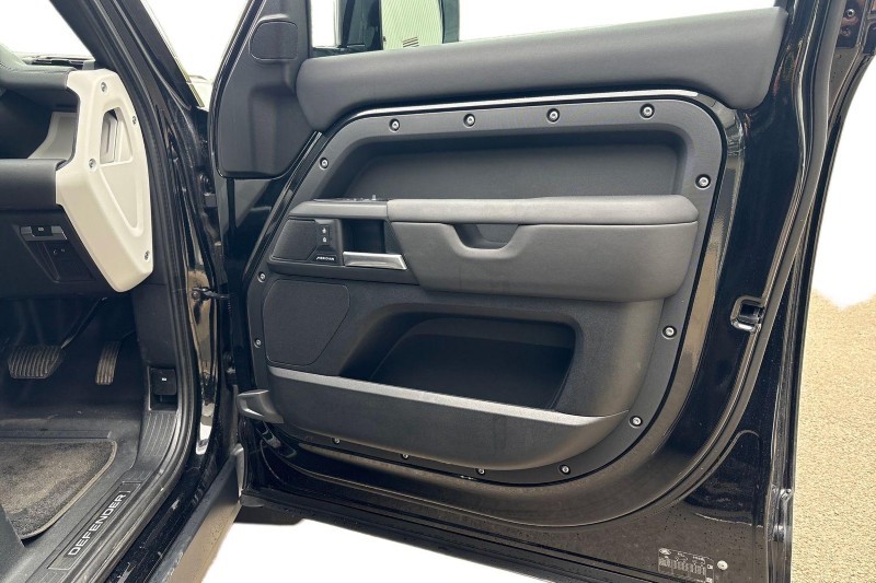 2025 (75) LAND ROVER DEFENDER 3.0 D250 X-Dynamic SE 110 5dr Auto 5209014