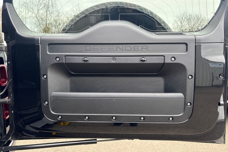 2025 (75) LAND ROVER DEFENDER 3.0 D250 X-Dynamic SE 110 5dr Auto 5209035