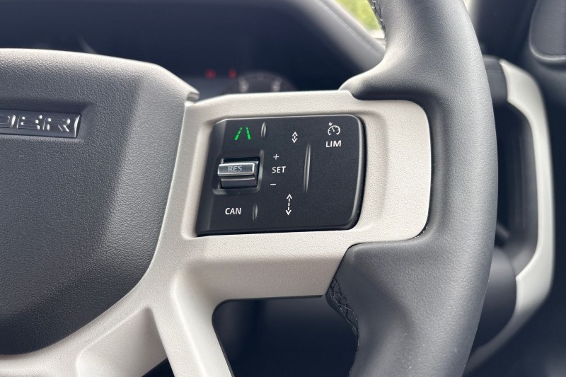 2025 (75) LAND ROVER DEFENDER 3.0 D250 X-Dynamic SE 110 5dr Auto 5209021