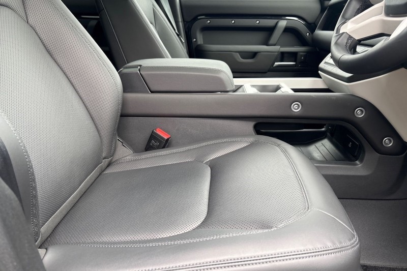 2025 (75) LAND ROVER DEFENDER 3.0 D250 X-Dynamic SE 110 5dr Auto 5209017