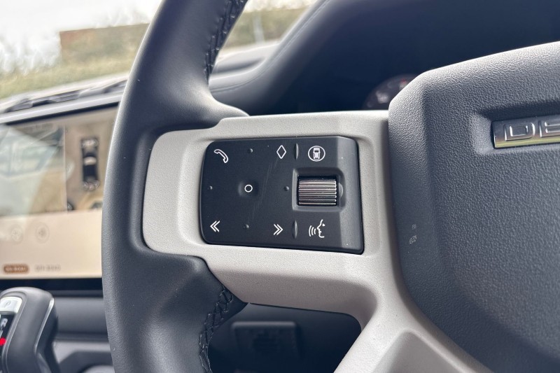 2025 (75) LAND ROVER DEFENDER 3.0 D250 X-Dynamic SE 110 5dr Auto 5209020