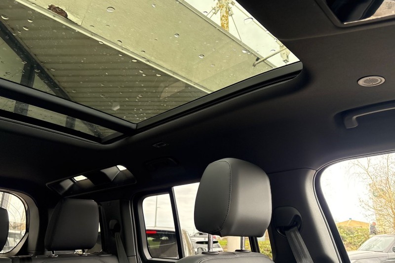 2025 (75) LAND ROVER DEFENDER 3.0 D250 X-Dynamic SE 110 5dr Auto 5209013