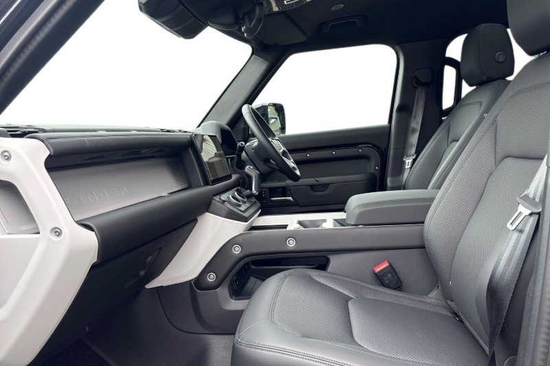 2025 (75) LAND ROVER DEFENDER 3.0 D250 X-Dynamic SE 110 5dr Auto 5208995