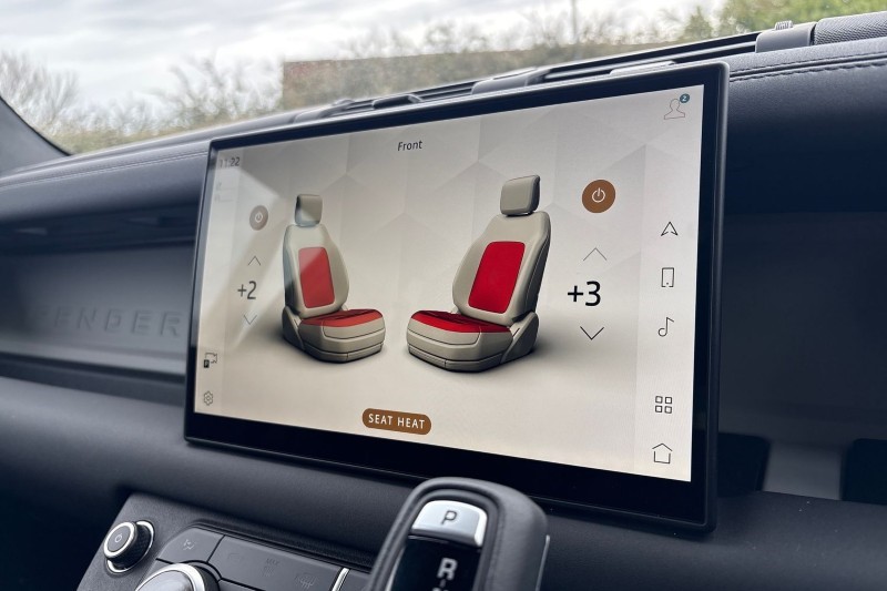 2025 (75) LAND ROVER DEFENDER 3.0 D250 X-Dynamic SE 110 5dr Auto 5209028