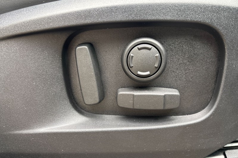 2025 (75) LAND ROVER DEFENDER 3.0 D250 X-Dynamic SE 110 5dr Auto 5209016