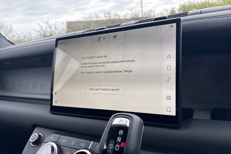 2025 (75) LAND ROVER DEFENDER 3.0 D250 X-Dynamic SE 110 5dr Auto 5209031