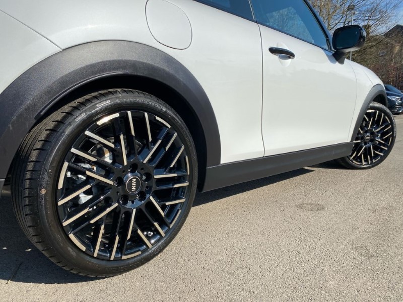 2025 (25) MINI COOPER 2.0 S Exclusive 3dr Auto 4018018