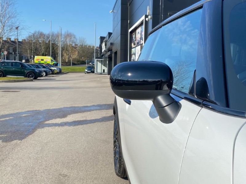 2025 (25) MINI COOPER 2.0 S Exclusive 3dr Auto 4018020