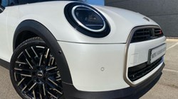 2025 (25) MINI COOPER 2.0 S Exclusive 3dr Auto 4018011
