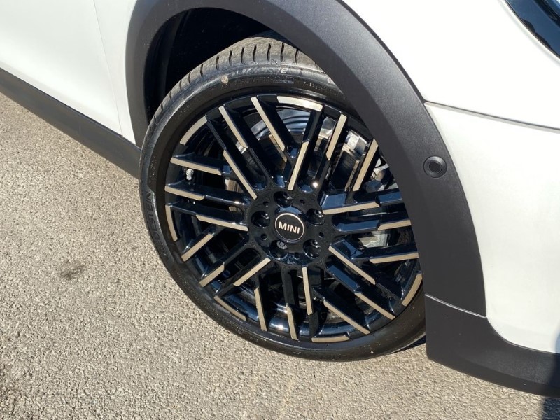 2025 (25) MINI COOPER 2.0 S Exclusive 3dr Auto 4018014