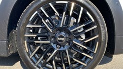 2025 (25) MINI COOPER 2.0 S Exclusive 3dr Auto 4017983