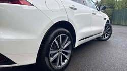 2024 (24) JAGUAR F-PACE 2.0 D200 R-Dynamic SE Black 5dr Auto AWD 4689028