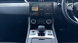 2024 (24) JAGUAR F-PACE 2.0 D200 R-Dynamic SE Black 5dr Auto AWD 4688994