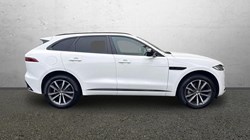 2024 (24) JAGUAR F-PACE 2.0 D200 R-Dynamic SE Black 5dr Auto AWD 4688985