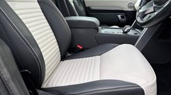 2022 (22) LAND ROVER DISCOVERY 3.0 D300 R-Dynamic SE 5dr Auto 4733306