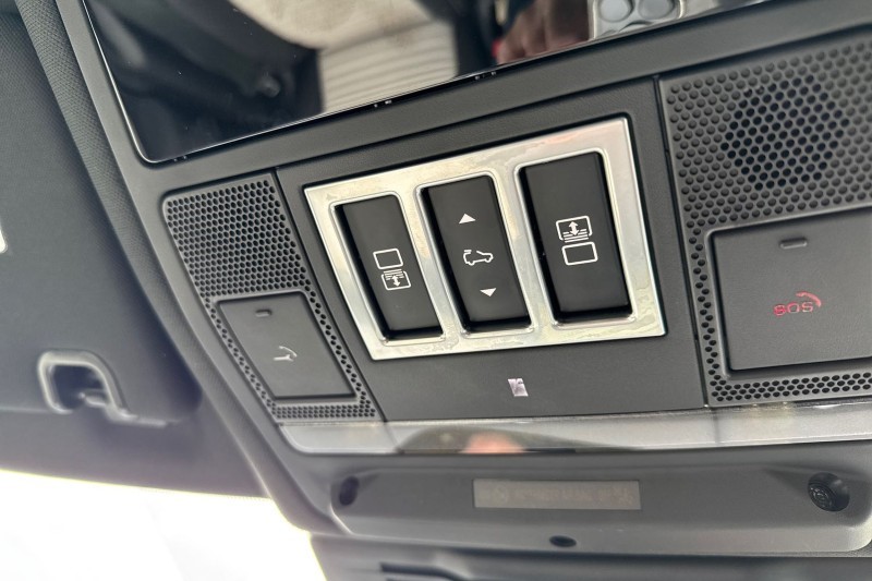 2022 (22) LAND ROVER DISCOVERY 3.0 D300 R-Dynamic SE 5dr Auto 4733302