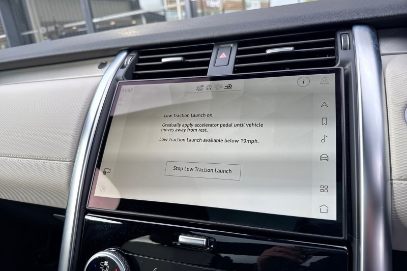 2022 (22) LAND ROVER DISCOVERY 3.0 D300 R-Dynamic SE 5dr Auto 4733320