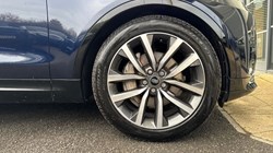 2022 (22) LAND ROVER DISCOVERY 3.0 D300 R-Dynamic SE 5dr Auto 4733288