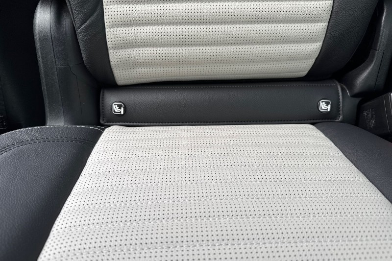 2022 (22) LAND ROVER DISCOVERY 3.0 D300 R-Dynamic SE 5dr Auto 4733321