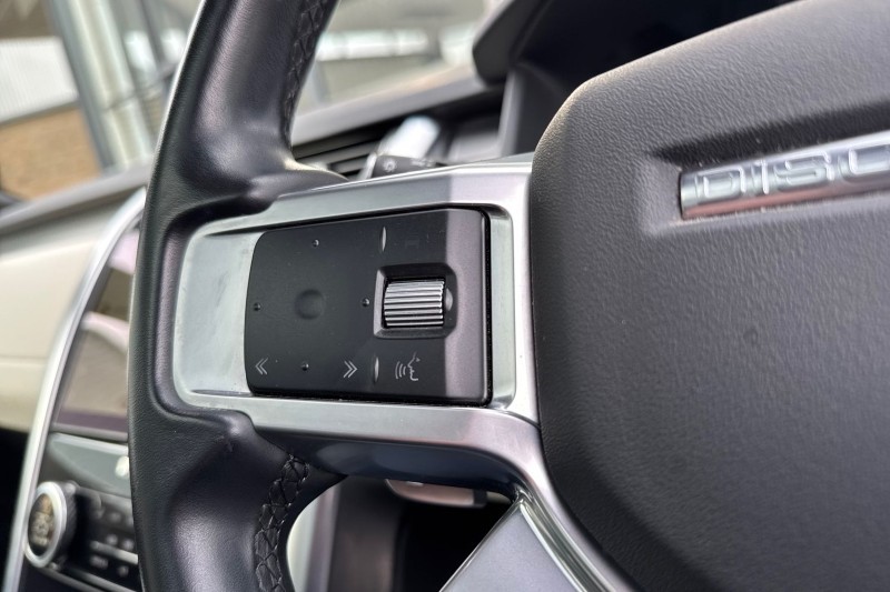 2022 (22) LAND ROVER DISCOVERY 3.0 D300 R-Dynamic SE 5dr Auto 4733309