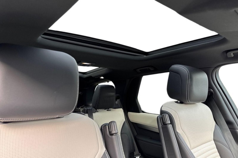 2022 (22) LAND ROVER DISCOVERY 3.0 D300 R-Dynamic SE 5dr Auto 4733301