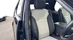 2022 (22) LAND ROVER DISCOVERY 3.0 D300 R-Dynamic SE 5dr Auto 4733307