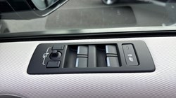 2022 (22) LAND ROVER DISCOVERY 3.0 D300 R-Dynamic SE 5dr Auto 4733304