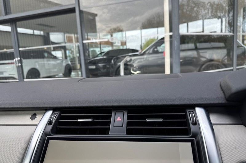 2022 (22) LAND ROVER DISCOVERY 3.0 D300 R-Dynamic SE 5dr Auto 4733318