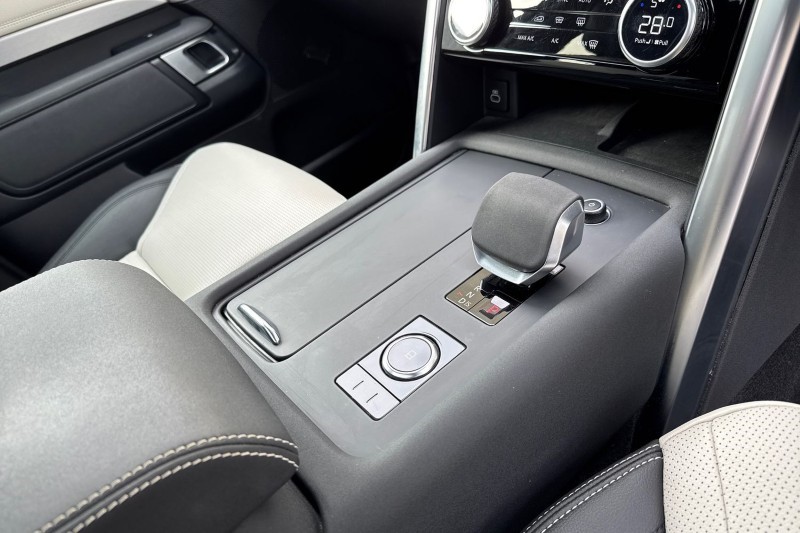 2022 (22) LAND ROVER DISCOVERY 3.0 D300 R-Dynamic SE 5dr Auto 4733293