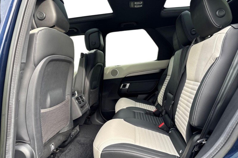 2022 (22) LAND ROVER DISCOVERY 3.0 D300 R-Dynamic SE 5dr Auto 4733284