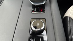 2022 (22) LAND ROVER DISCOVERY 3.0 D300 R-Dynamic SE 5dr Auto 4733316