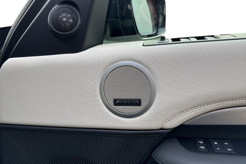 2022 (22) LAND ROVER DISCOVERY 3.0 D300 R-Dynamic SE 5dr Auto 4733303