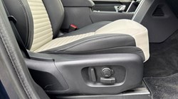 2022 (22) LAND ROVER DISCOVERY 3.0 D300 R-Dynamic SE 5dr Auto 4733305