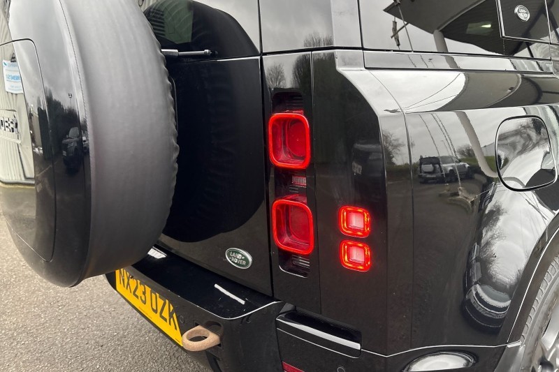 2023 (23) LAND ROVER DEFENDER 3.0 D250 X-Dynamic SE 110 5dr Auto 5014826